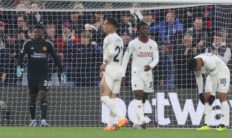 Nakon poraza od 0-4 navijači Manchester Uniteda pobjesnili!