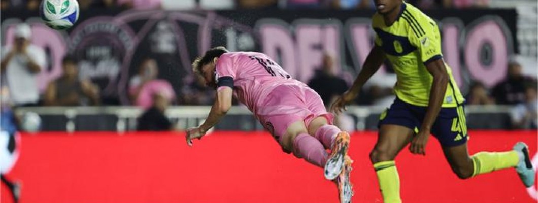 Potvrđeno je da je najmlađi igrač koji je postigao 890 golova!